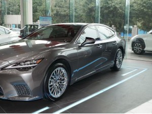 雷克萨斯 LS500h